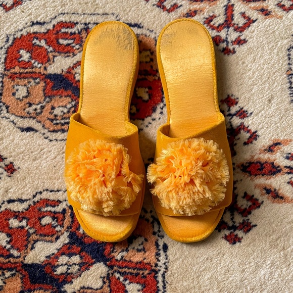 Vintage 50s Merigold Velour Pom Slip On Slippers - Picture 2 of 4